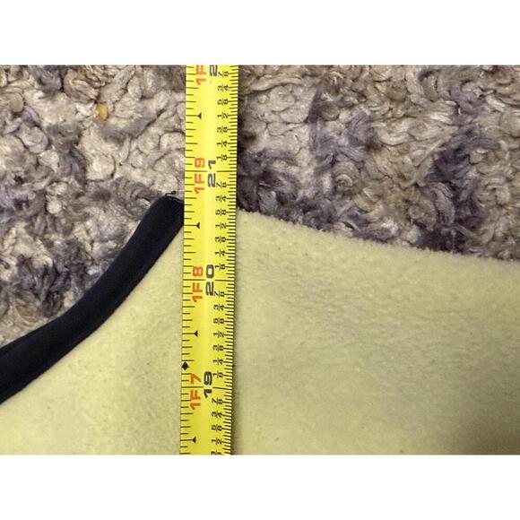 Yellowstone fleece vest cream zip up L soft warm outdoor travel layering piece - Picture 8 of 8